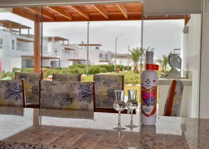 Casa De Playa: Disfruta De Grandes Momentos Y Del Sol Todo El Ano En Paracas