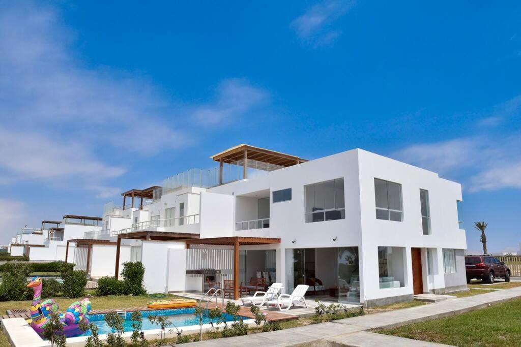 Casa De Playa: Disfruta De Grandes Momentos Y Del Sol Todo El Ano En Holiday home *