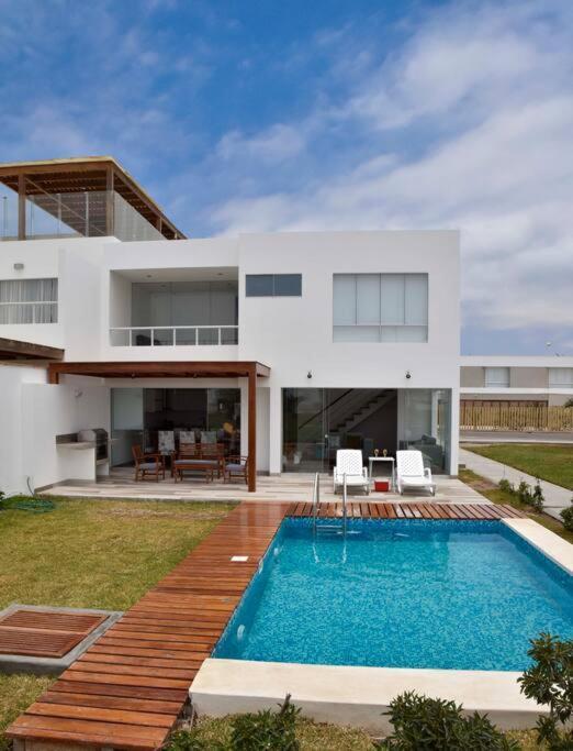 Casa De Playa: Disfruta De Grandes Momentos Y Del Sol Todo El Ano En Holiday home *