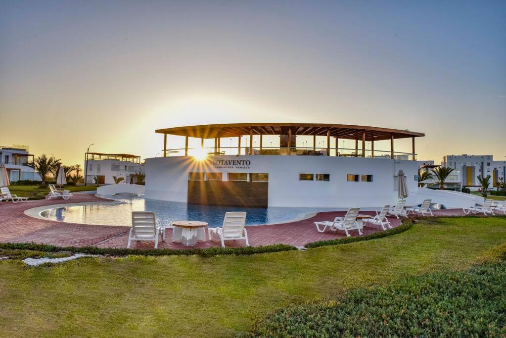Casa De Playa: Disfruta De Grandes Momentos Y Del Sol Todo El Ano En *
