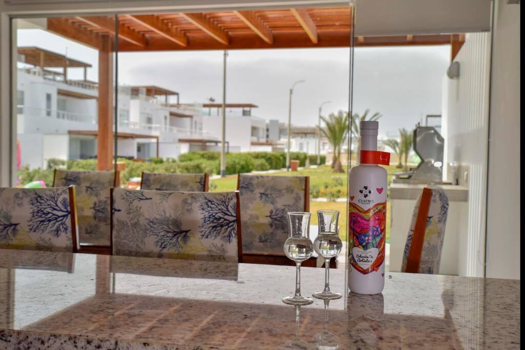 Casa De Playa: Disfruta De Grandes Momentos Y Del Sol Todo El Ano En Paracas